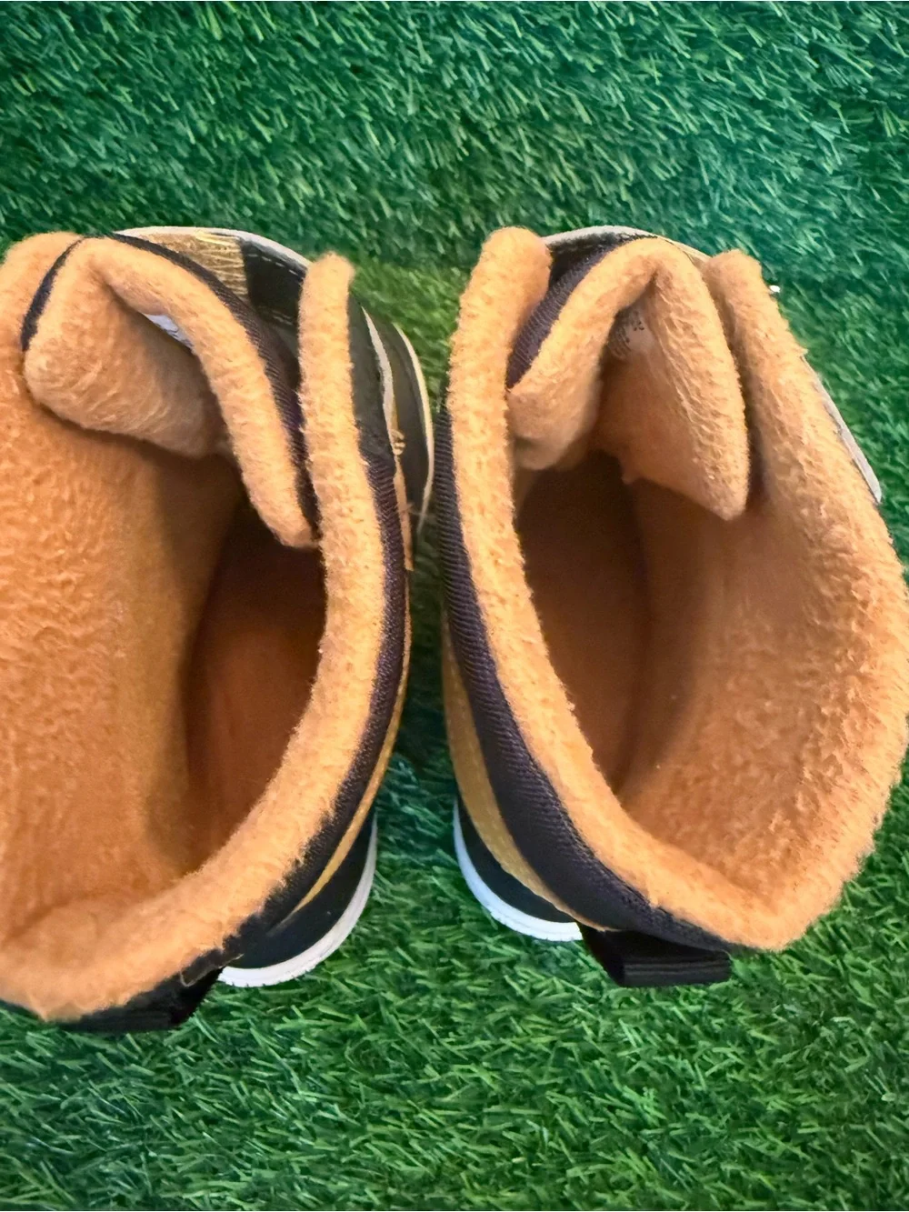 Merrell youth boys gold,black waterproof snow boots size 13c